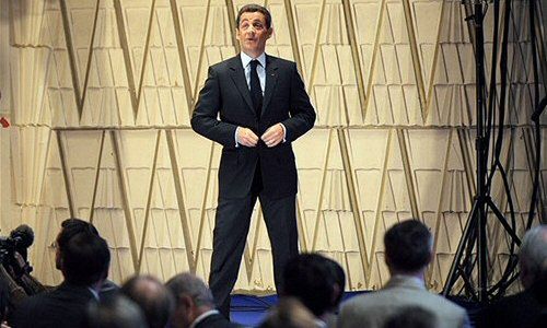 Teściowa Sarkozy'ego jego "politycznym doradcą"