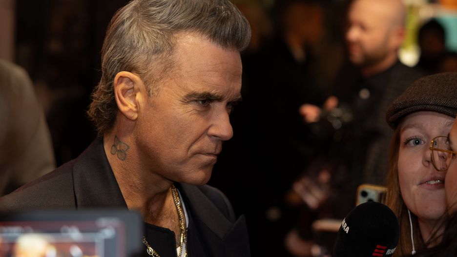 "Better Man" PremiereAMSTERDAM, NETHERLANDS - DECEMBER 10: Robbie Williams during "Better Man" Premiere at Koninklijk Theater Tuschinski on December 10, 2024 in Amsterdam, Netherlands. (Photo by Silas Tahapary/BSR Agency/Getty Images)BSR Agencyrode loper, koninklijk theater tuschinski, better man premiere, entertainment, celebrity, red carpet