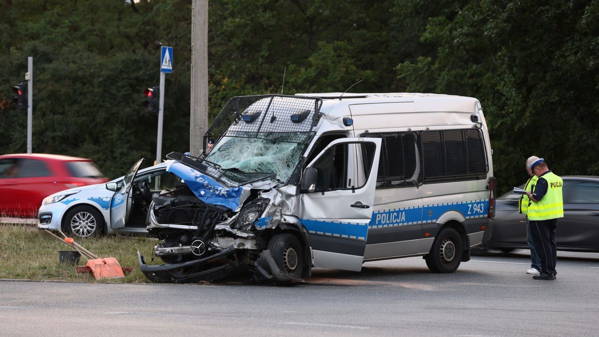 Wypadek z udziałem radiowozu w Warszawie 