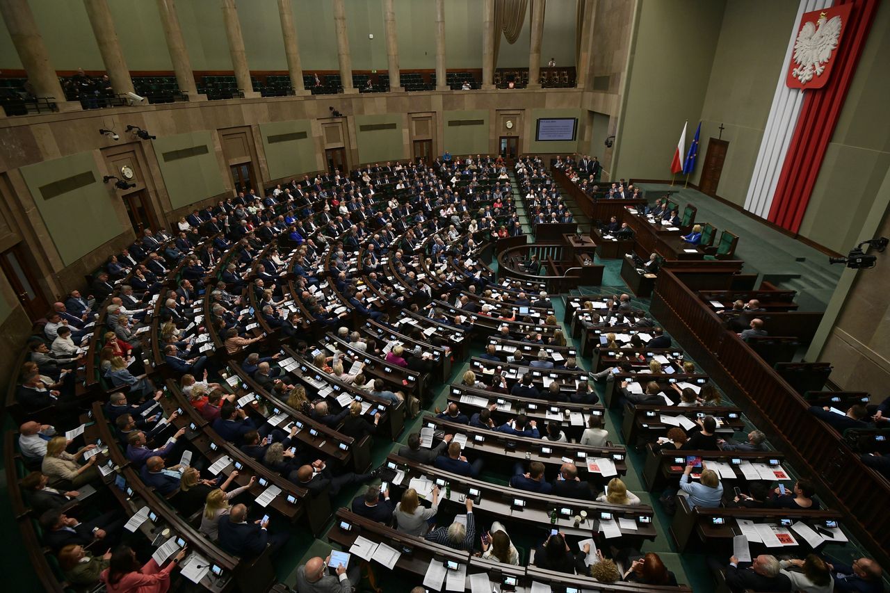 Najnowszy sondaż. Rośnie poparcie dla PiS. Konfederacja traci zwolenników