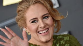 Adele pozuje na gali w towarzystwie NOWEGO PARTNERA (ZDJĘCIA)