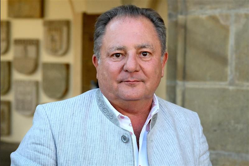 Robert Makłowicz tłumaczy, jak poprawnie gotować parówki