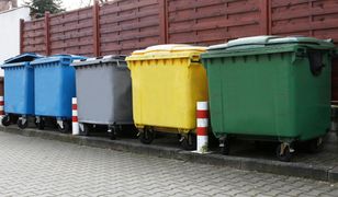Gminy zaostrzają kontrole. Na śmietnikach pojawiły się naklejki