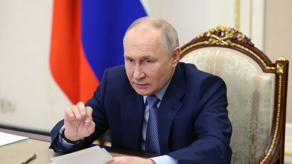 Russian President Vladimir Putin chairs a meeting with members of the Russian government via videoconference at the Kremlin in Moscow, Russia, 07 February 2024. EPA/ALEXANDER KAZAKOV/SPUTNIK/KREMLIN POOL MANDATORY CREDIT Dostawca: PAP/EPA.