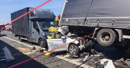 Wypadek na A1 w Dobieszowicach. Wiemy, co z kierowcą osobówki