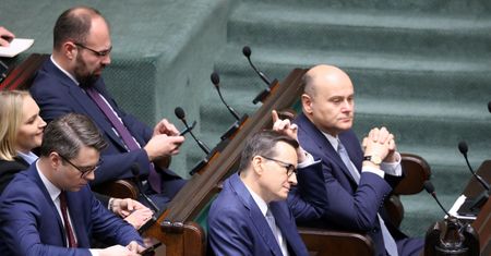 Byli ministrowie odkupują telefony i tablety. Cena? Można pozazdrościć