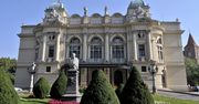 Ściągnął ukraińskie flagi z krakowskich budynków. Jakie usłyszał zarzuty?