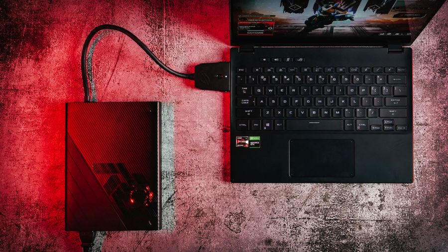 ASUS ROG Flow X13 pozwolił mi zastąpić komputer stacjonarny, co do niedawna wydawało mi się niemożliwe - mówi Andrzej.