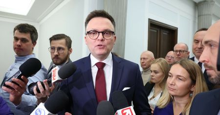 Hołownia o poparciu dla Witek. "Trudno jest mi wyobrazić sobie"