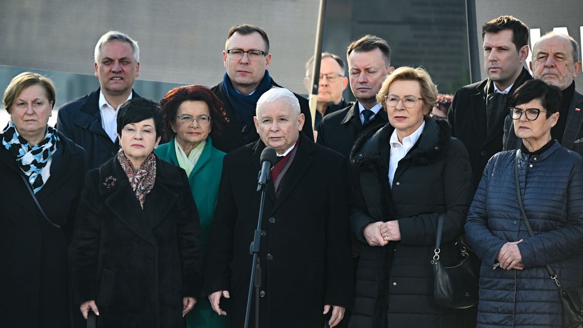 Politycy PiS na miesięcznicy smoleńskiej