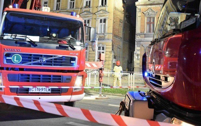 W wyniku silnego wiatru strażacy odnotowali w ciągu doby z 30 na 31 października 117 zdarzeń. M. in. dwukrotnie wyjeżdżali do naderwanych dachów i raz do zerwanego przez wiatr dachu