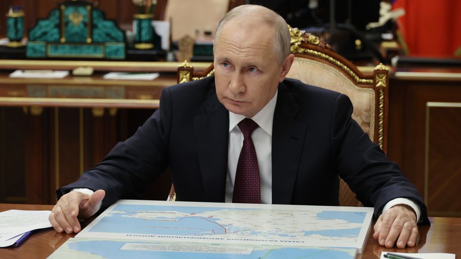 Russian President Vladimir Putin meets with acting head of the Donetsk People's Republic (DPR) Denis Pushilin at the Kremlin in Moscow, Russia, 24 August 2023. EPA/MIKHAEL KLIMENTYEV/SPUTNIK/KREMLIN POOL MANDATORY CREDIT Dostawca: PAP/EPA.