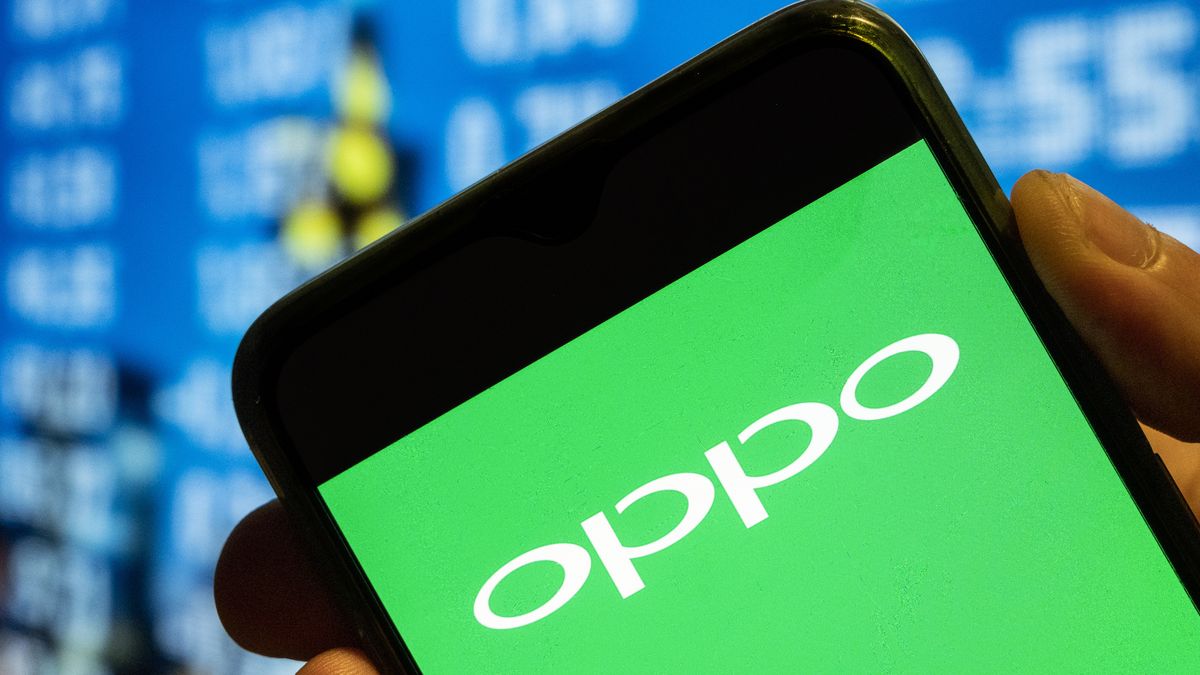 CHINA - 2022/07/25: In this photo illustration, the Chinese smartphone manufacturer company Oppo logo is displayed on a smartphone screen. (Photo Illustration by Budrul Chukrut/SOPA Images/LightRocket via Getty Images)