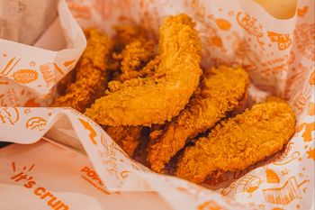 Rywal KFC rozpędza się w Polsce. Otwiera  nowy lokal
