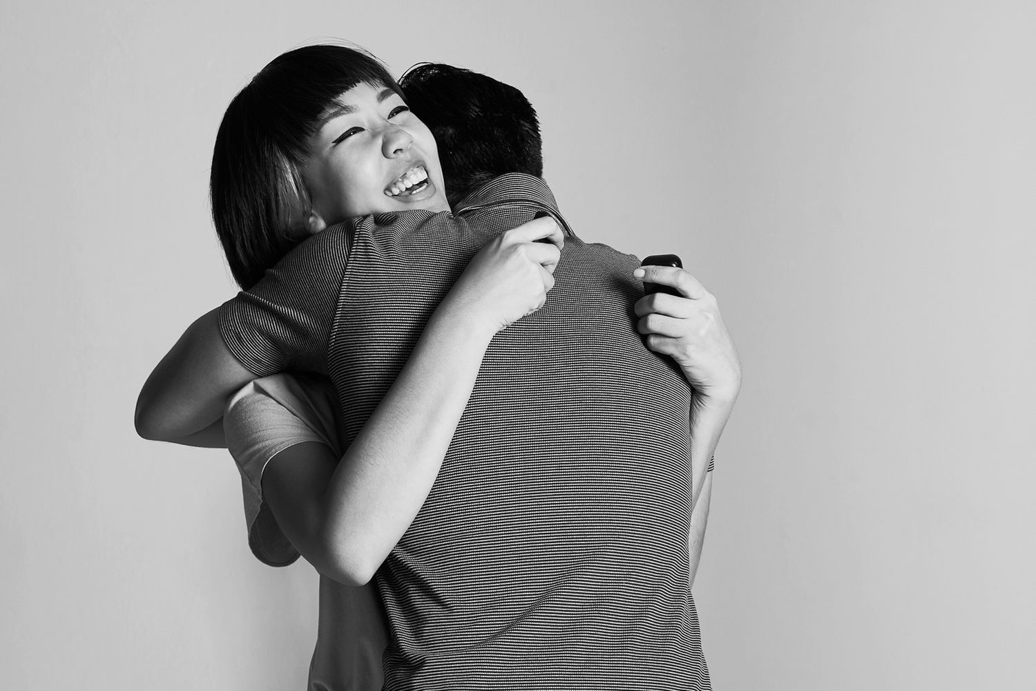 Projekt fotograficzny „Care Deeply” trafnie pokazuje jakie emocje towarzyszą przytuleniu 10