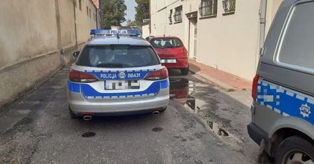 Uciekał przed policją. Szaleństwa zakończył kolizją z radiowozem