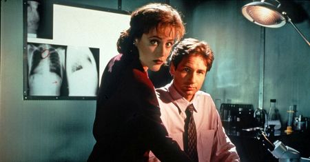 Fox Mulder i Dana Scully wracają po 14 latach... (STARE ZDJĘCIA)