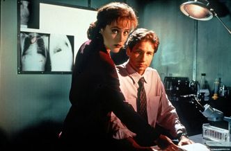 Fox Mulder i Dana Scully wracają po 14 latach... (STARE ZDJĘCIA)