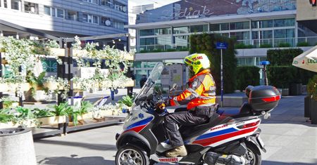Warszawa. W czasie wolnym patroluje stołeczne ulice i pomaga pacjentom. Ktoś ukradł mu auto