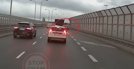 Niebezpieczny wypadek w stolicy. Pojawiło się nagranie