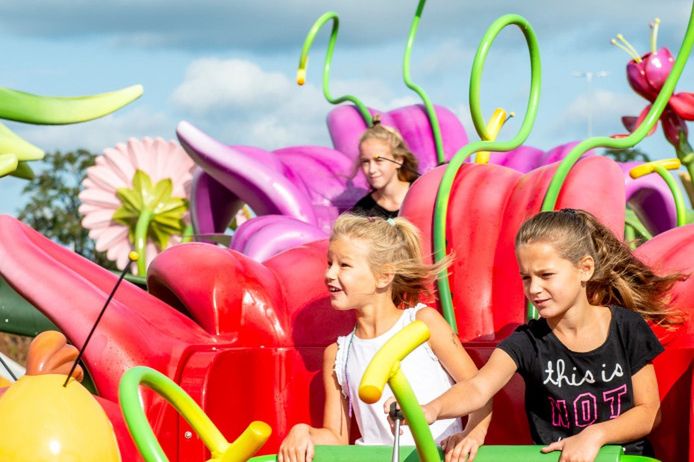 W parku rozrywki Majaland w Kownatach wielką popularnością wsród najmłodszych cieszy się karuzela kwiatów