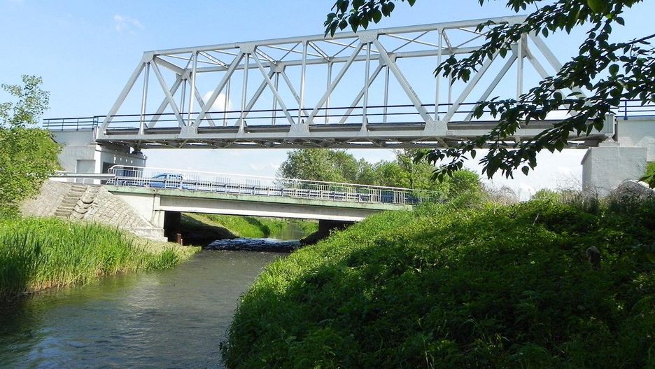 W Wólce Orłowskiej przecinają się trzy szlaki komunikacyjne. To 