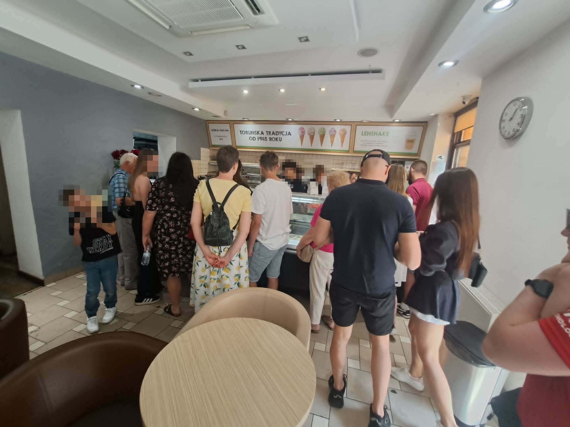 Czas oczekiwania na lody wyniósł ok. 15 min