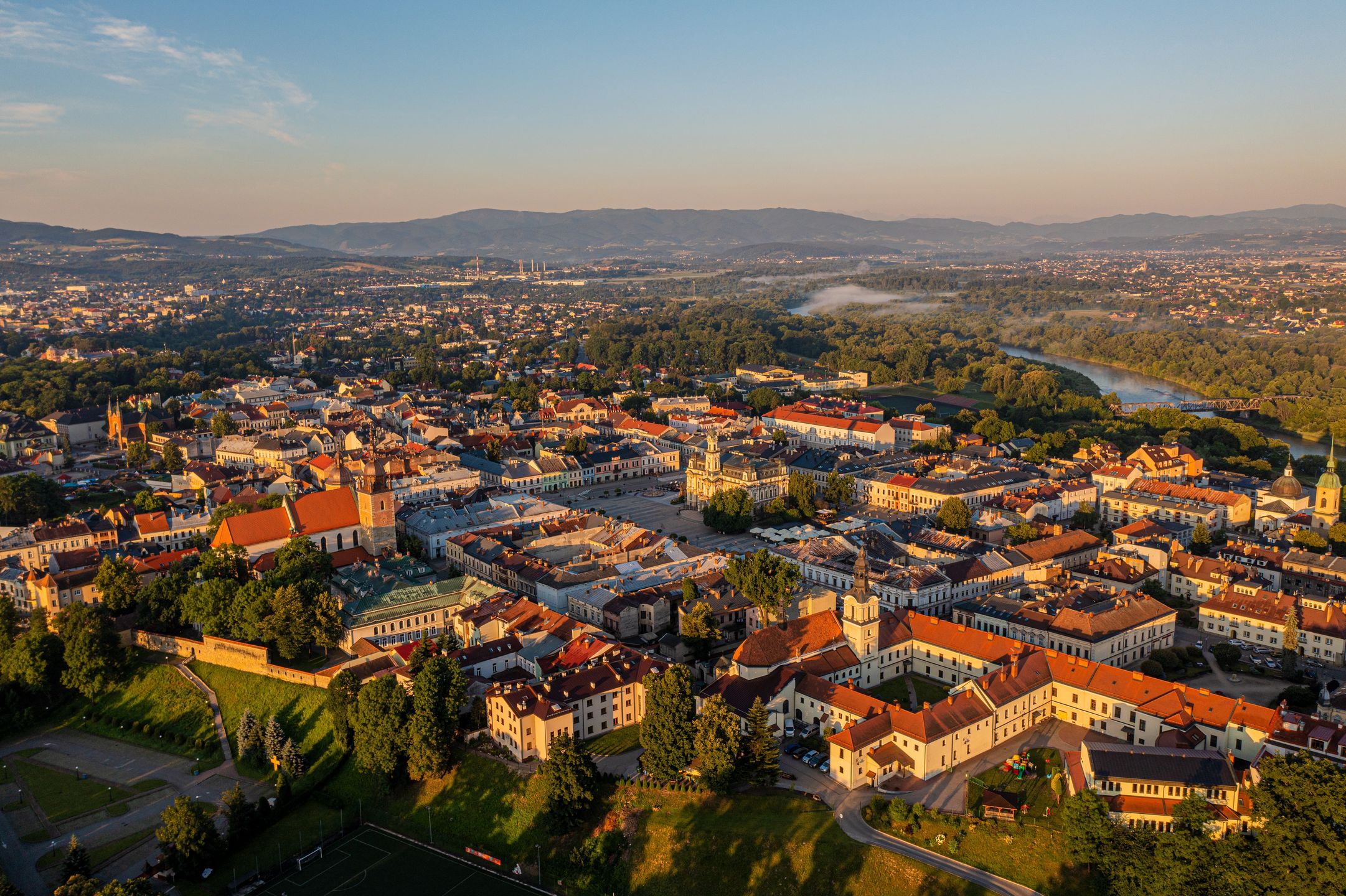 rynek, centrum, szling, dron, dji, architektura, krajobraz, ulica, miejski, miasteczko, krajobraz miasta, dom, budowa, ratusz, stret, na ulicy, gród, antena, city, dach, stary, poland, polska