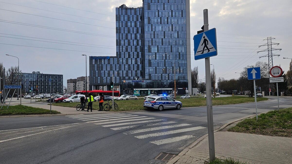 Patrol policji ukarał dwóch rowerzystów za przejazd przez przejście dla pieszych