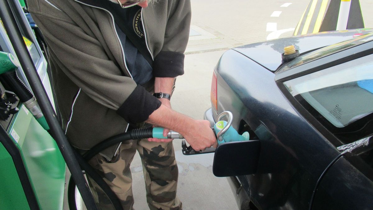 Stock MaBa
PHOTO: ZOFIA I MAREK BAZAK / EAST NEWS 
N/Z Stacja paliw BP - tankowanie benzyny
ZOFIA BAZAK