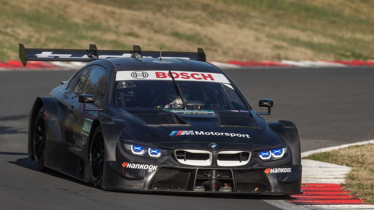 BMW M4 DTM to szybka maszyna, choć jeździ zupełnie inaczej niż bolid F1.