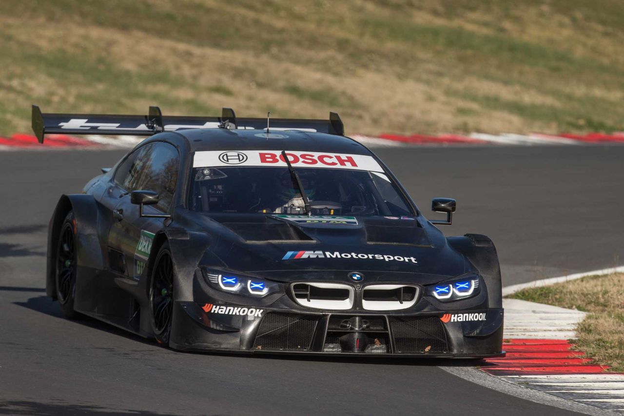 BMW M4 DTM to szybka maszyna, choć jeździ zupełnie inaczej niż bolid F1.