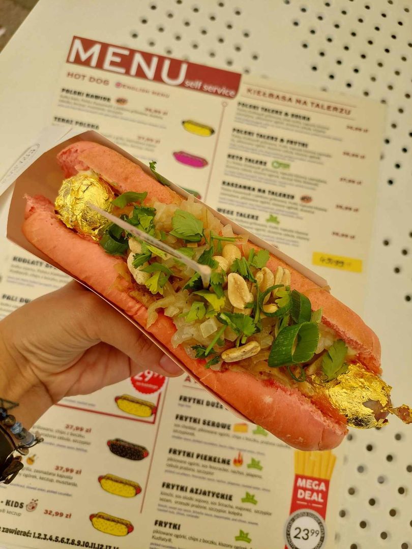 Hot dog za 100 zł 