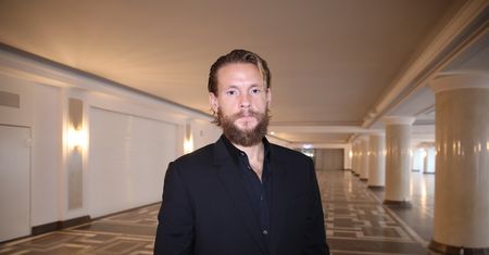 Fabijański skompromitował się na Fame MMA? Aktor odpiera zarzuty