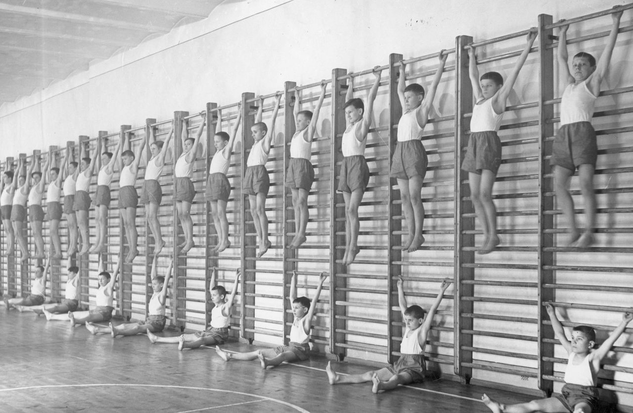 W PRL -u prawie każde dziecko umiało fikać koziołki