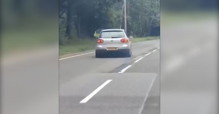 Jechali slalomem. Niebezpieczna jazda Anglików