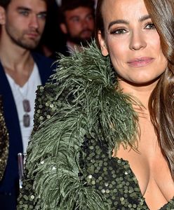 Tym razem postawiła na nogi. Anna Mucha wie, co lubią jej fani