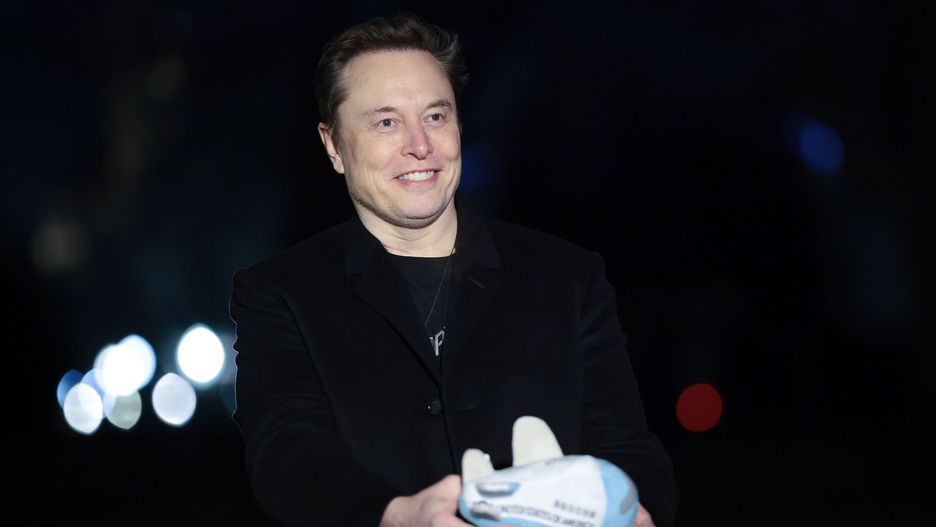 WASHINGTON, DC - FEBRUARY 19: Tesla and SpaceX CEO Elon Musk holds up an Air Force One stuffed toy as he walks from the presidential helicopter Marine One on the South Lawn of the White House on February 19, 2025 in Washington, DC. Musk accompanied U.S. President Donald Trump who was returning to the White House. (Photo by Win McNamee/Getty Images)