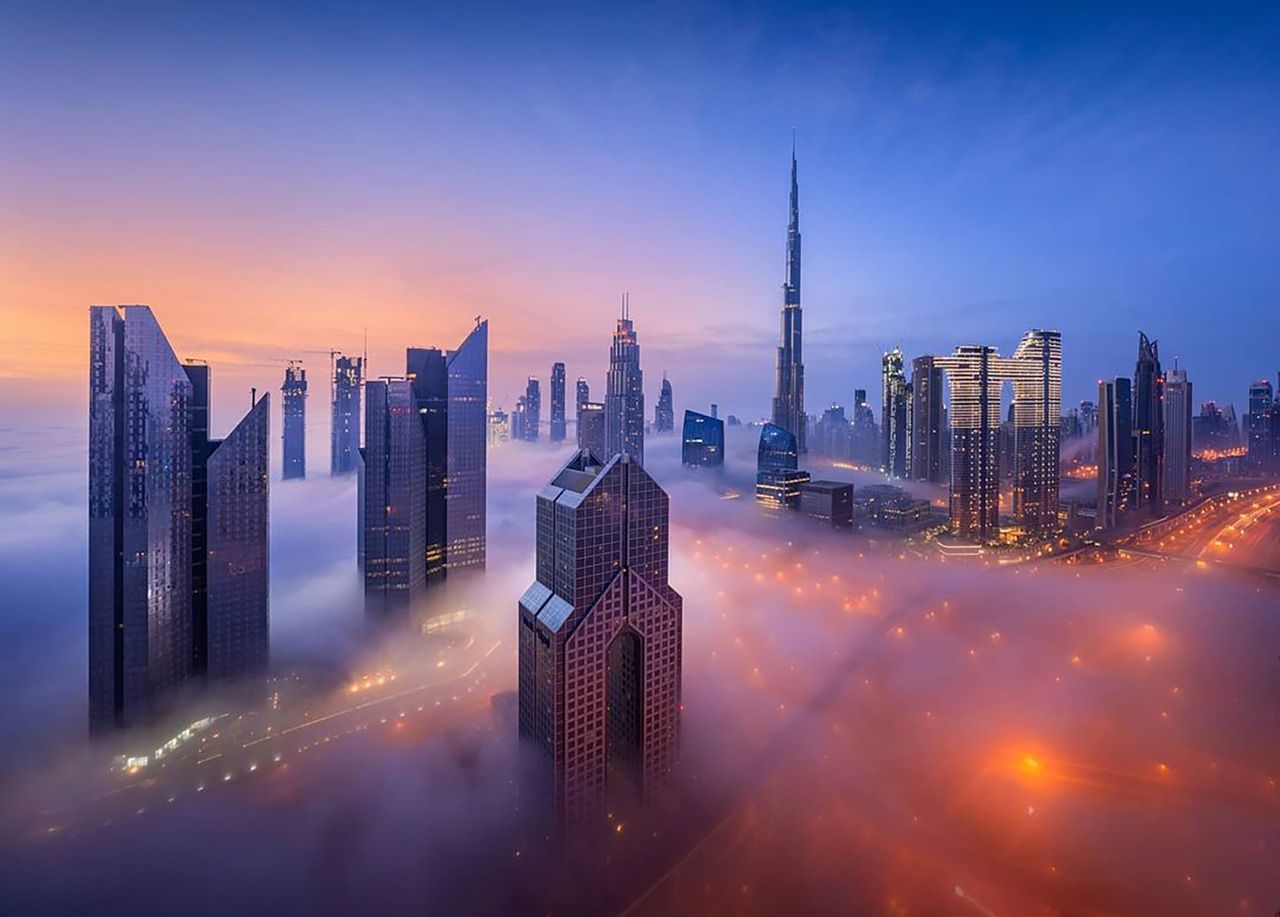 Prawdziwe drapacze chmur w Dubaju tworzą widok miasta przyszłości