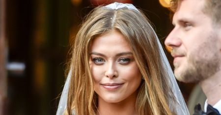 Obrotna "just married" Joanna Opozda reklamuje HURTOWNIĘ DOCZEPÓW na ślubnej fotografii z Antkiem Królikowskim