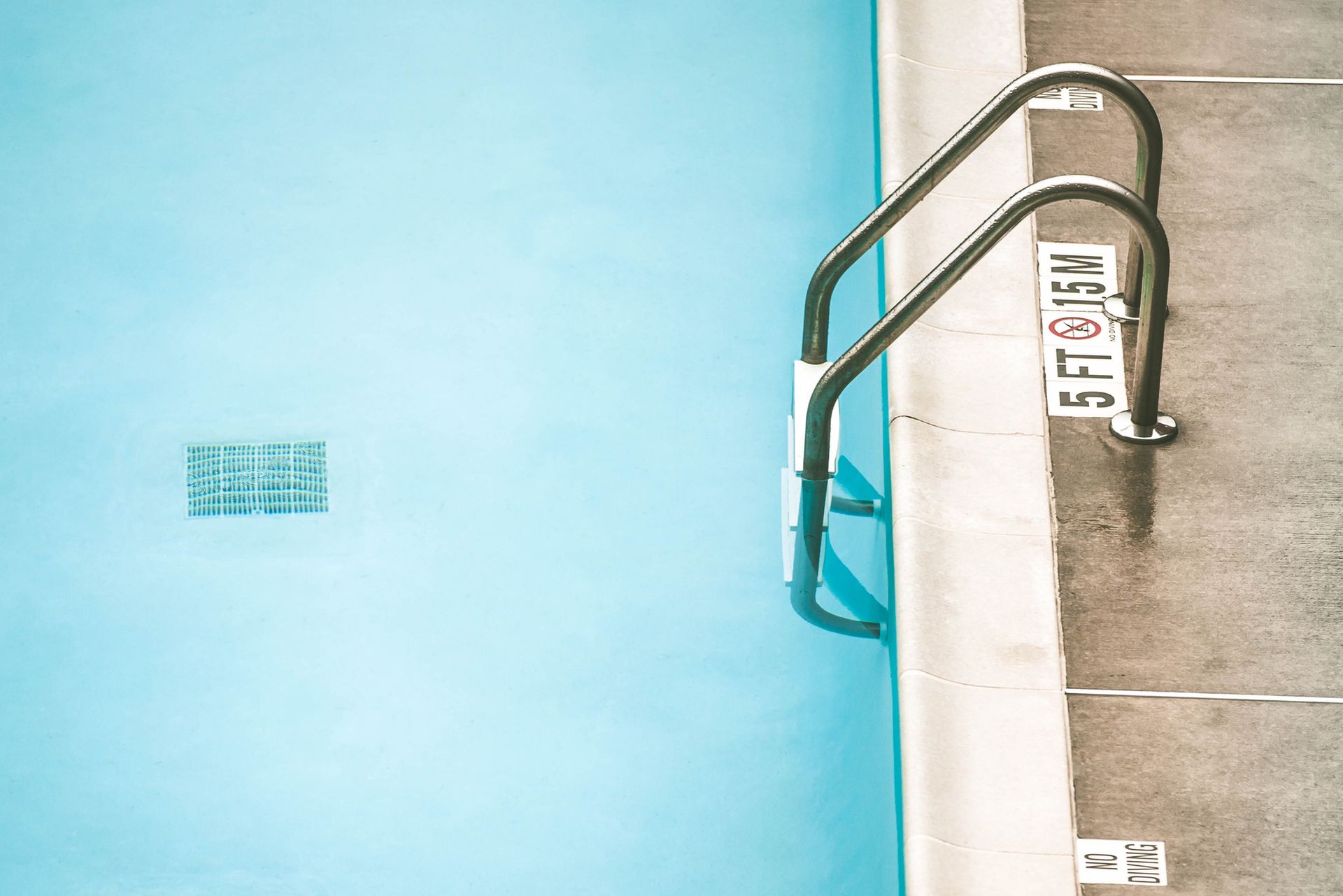 Walczą z bakterią na basenie. Czas na ingerencję chemiczną