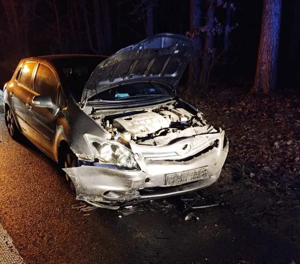 Lubelskie: Wyprzedzając, doprowadził do czołowego zderzenia. Uciekł ze szpitala
