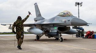 Zełenski mówił o F-16. Tylu myśliwców mogą używać