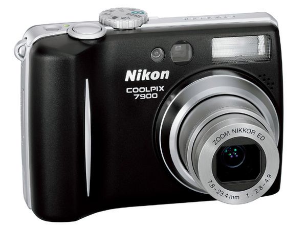 Nikon Coolpix 7900