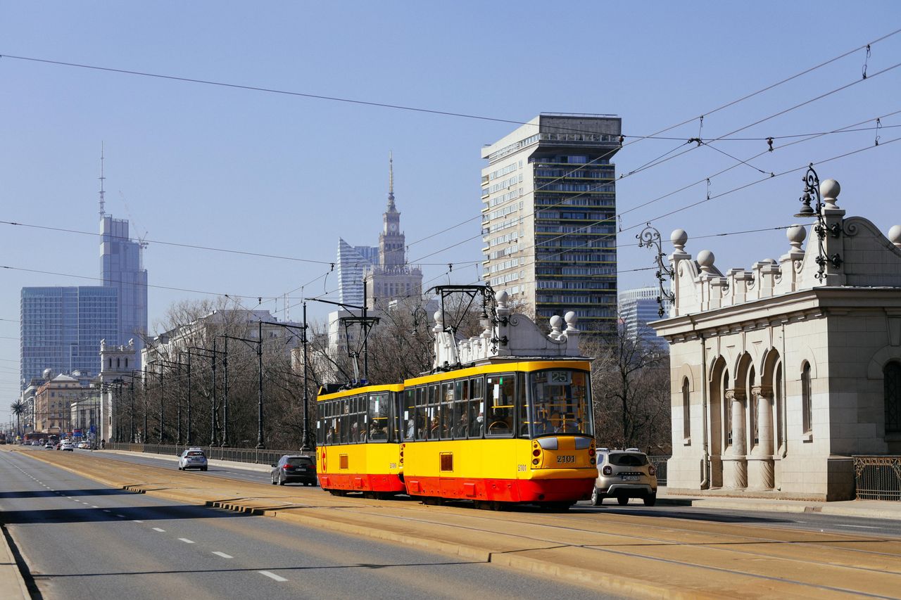 Pieszy został potrącony przez tramwaj na moście Poniatowskiego [zdj. ilustracyjne] 
