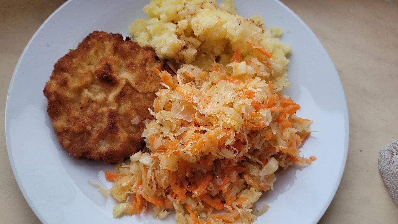 Najlepsza surówka do schabowego. Ciocia nie kombinuje, podała mi swój niezawodny przepis