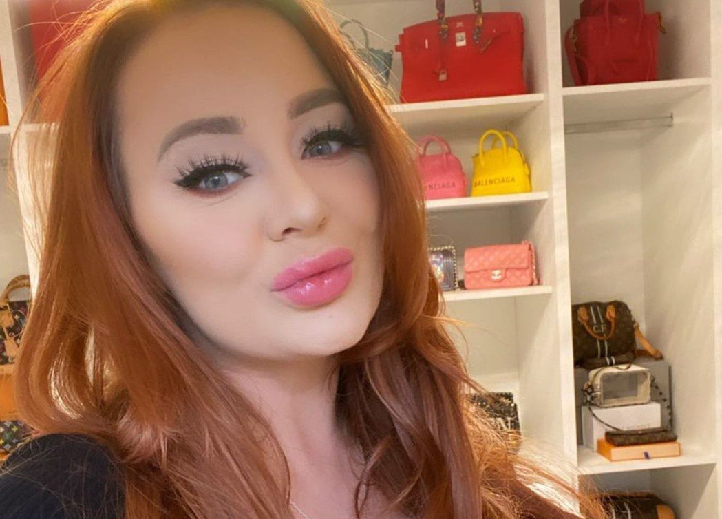 W wieku 18 lat zaczęła pracować w klubie nocnym
