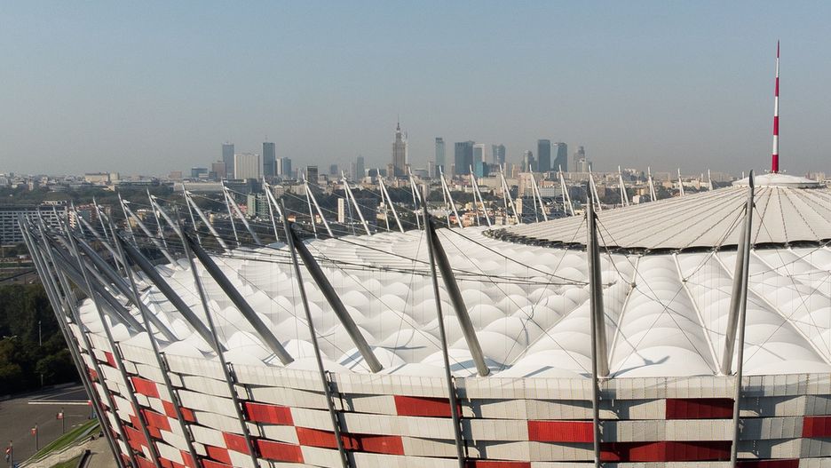 Warszawa. Na Stadionie Narodowym Totalizator Sportowy kręcił reklamę. Odbyło się to z zachowaniem bezpieczeństwa i bez kolizji z pracą szpitala tymczasowego