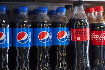 Gigant wybrał Coca-Colę. To koniec 40-letniej współpracy z Pepsi