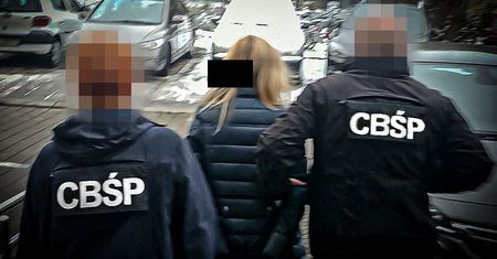 Warszawa. Akcja CBŚP. Gang złodziei samochodów rozbity. Zatrzymano 11 osób